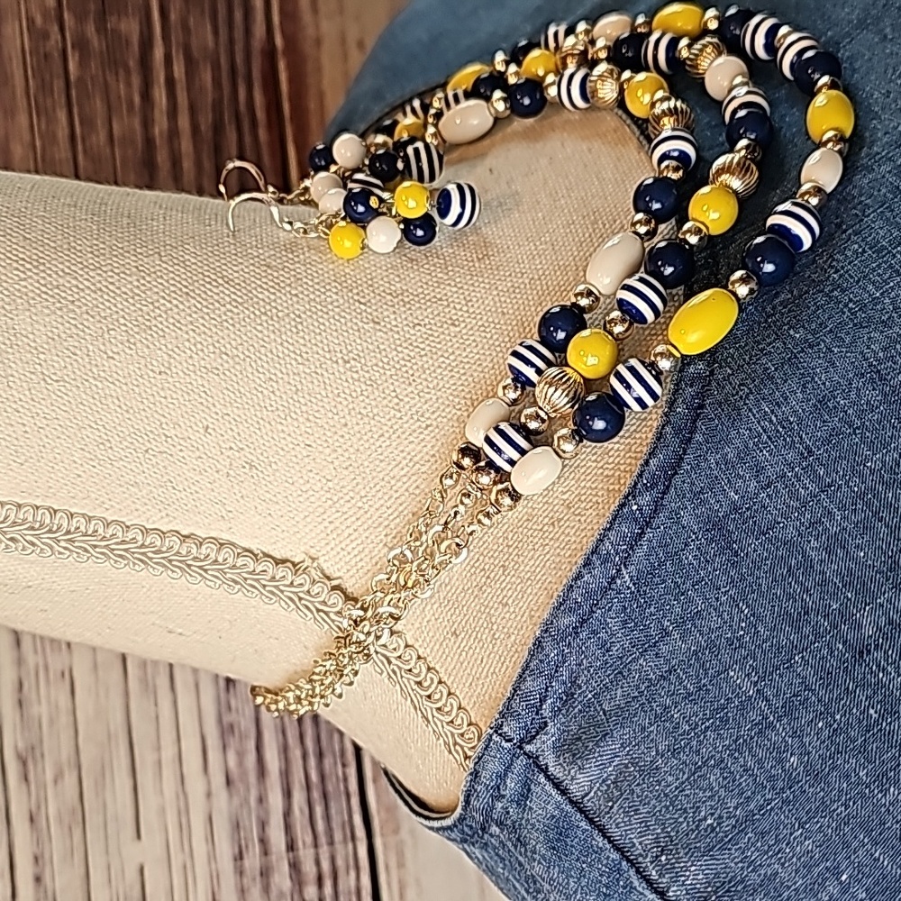 SILVER BLUE & WHITE BEADED NECKLACE AND EARRING SET - Picture 3 of 10